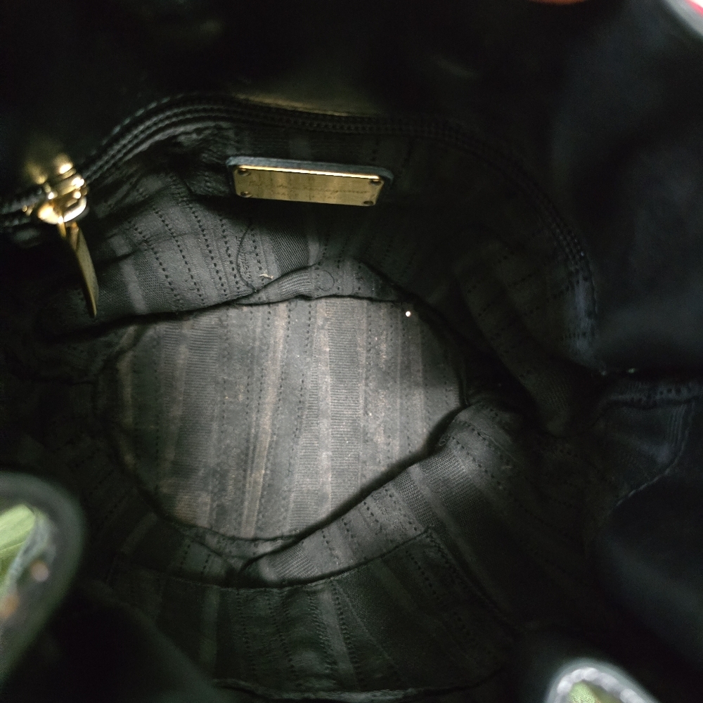 Elegant Black Patent Leather Bucket Bag - Picture 10 of 10